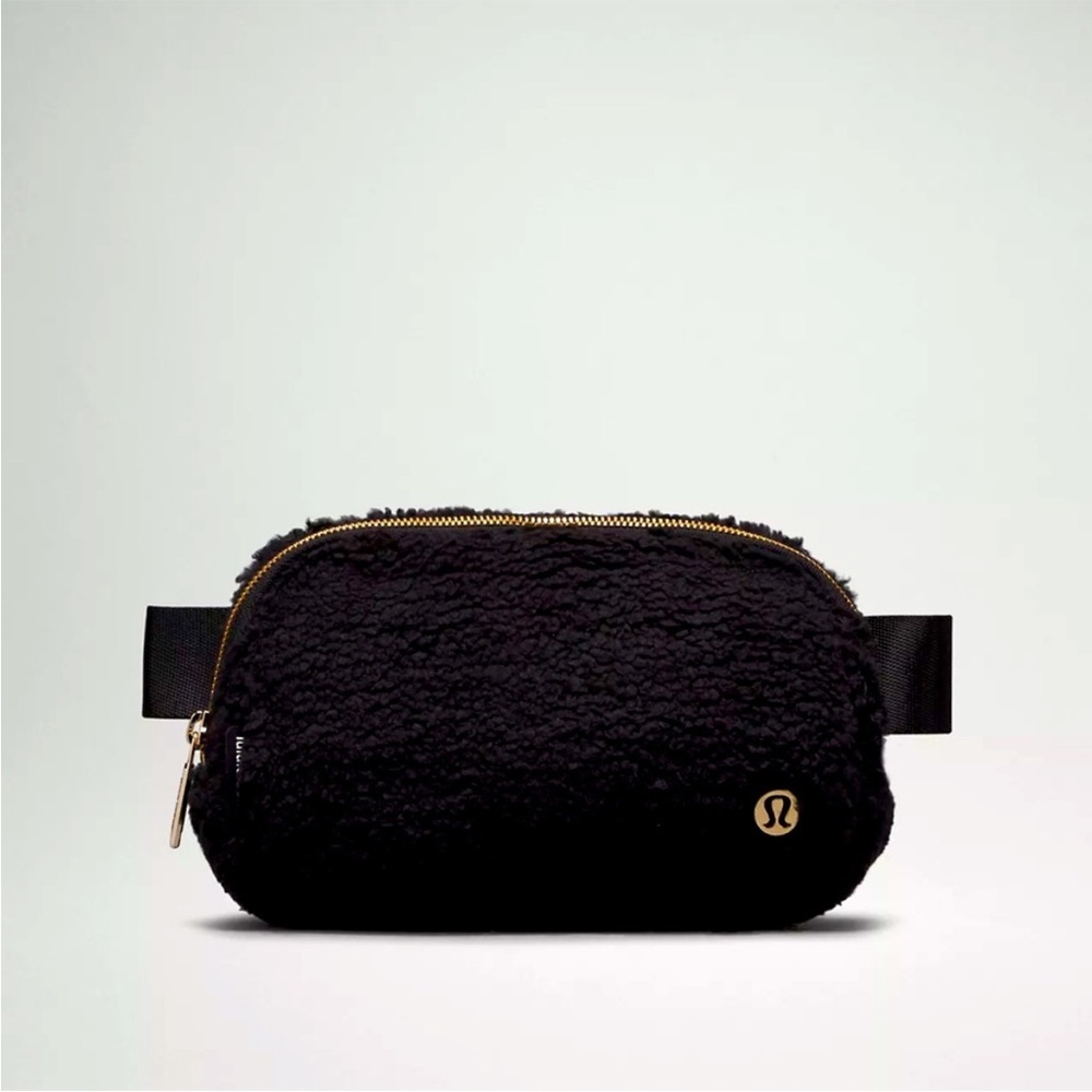 lululemon everywhere Black Fleece Crossbody belt Bag 1L
